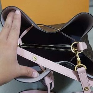 1️⃣8️⃣0️⃣0️⃣ Authentic LV NéoNoé Bucket Bag MM